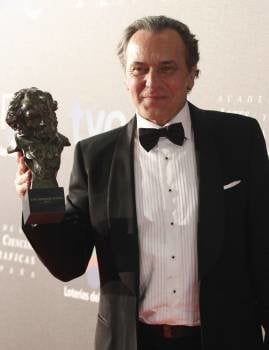El actor José Coronado tras recibir el Goya a la mejor interpretación masculina protagonista, por su papel en ''No habrá paz para los malvados', durante la Gala de la XXVI edición de los Premios Goya. 