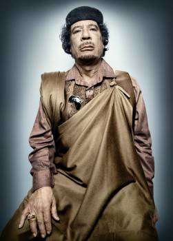 Imagen facilitada por la galería Westlicht de Viena de una fotografía del antiguo líder libio Muamar el Gadafi.