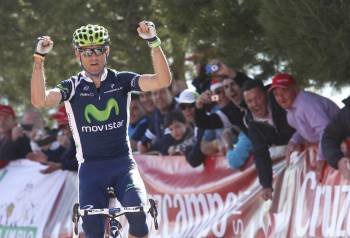 Valverde celebra la victoria en la llegada de Lucena. (Foto: RAFA ALCAIDE)
