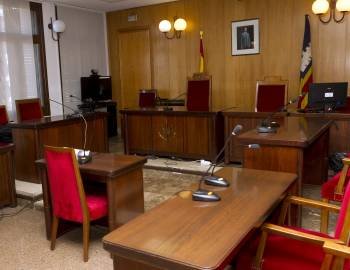 Sala del juzgado de instrucción número 3 de Palma de Mallorca, donde hoy declara Urdangarin. (Foto: MONSERRAT T DÍEZ)