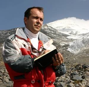 Javier Sierra, documentando su última obra en el monte Ararat. (Foto: J.S.)