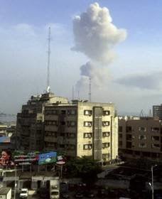 Columna de humo tras la explosión. (Foto: I.B.T.)