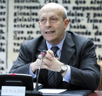 El ministro de Educación, Cultura y Deporte, José Ignacio Wert, en la Comisión de Educación y Cultura. (Foto: M.H. DE LEÓN)