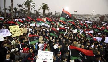 Miles de personas se manifiestan en contra de la transformación de Libia en un estado federal, en Trípoli 