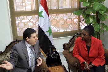  La responsable de Asuntos Humanitarios de la ONU, Valerie Amos, se reúne con el ministro sirio. (Foto: STRINGER.)