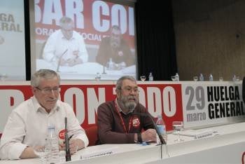 Ignacio Fernández Toxo y Cándido Méndez anuncian la convocatoria de huelga general. (Foto: JUANJO MARTÍN)
