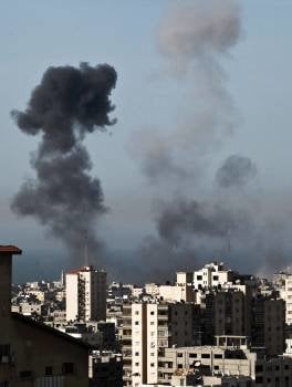 Ataque aéreo israelí sobre Gaza. (Foto: ALI ALI)