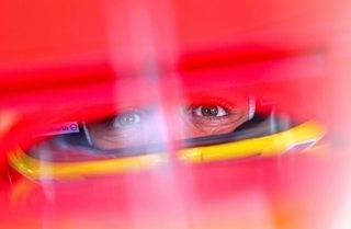 Fernando Alonso se prepara para un entrenamiento con Ferrari. (Foto: Srdjan Suki.)
