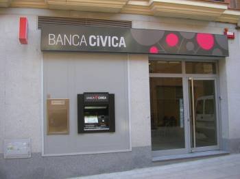 Fachada de una sucursal de BancaCívica. (Foto: ARCHIVO)