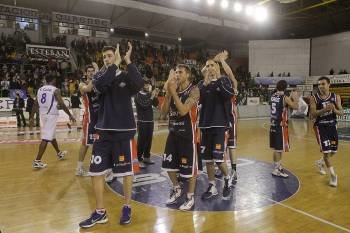 Los jugadores del COB celebran la victoria sobre Andorra (Foto: Miguel Ángel)