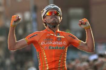  El ciclista español del equipo Euskaltel-Euskadi Samuel Sánchez celebra su victoria en la etapa de la Volta a Cataluña que se ha disputado hoy entre Sant Fruitós de Bages y Badalona (Barcelona).  (Foto: EFE)