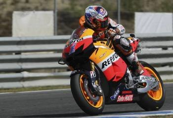 El piloto australiano de Honda Casey Stoner durante la jornada de entrenamientos de pretemporada de MotoGP (Foto: EFE)