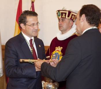 Gerardo Conde Roa, alcalde de Santiago, la ciudad gallega que confesó una deuda más elevada. (Foto: ARCHIVO)