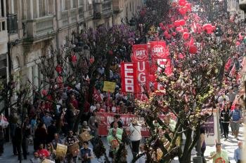 La manifestación de hoy en la rúa do Paseo (Foto: Marcos Atrio)