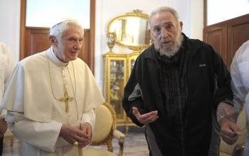La foto del papa con Fidel Castro, la más esperada de la visita. (Foto: O. ROMANO)