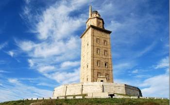 La Torre de Hércules de A Coruña, uno de los monumentos que se apagarán . (Foto: ARCHIVO)
