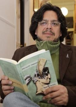 El escritor peruano Fernando Iwasaki . EFE