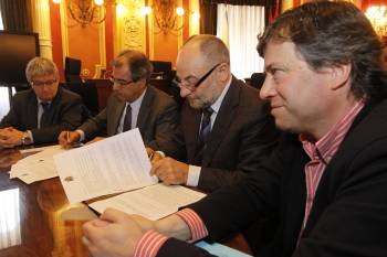 Miguel Caride, coordinador de la oficina; Arturo González, Francisco Rodríguez y Fernando Varela. (Foto: XESÚS FARIÑAS)