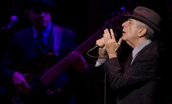 El canadiense Leonard Cohen, durante uno de sus conciertos en la gira del año 2006. (Foto: ARCHIVO)