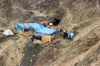  Fotografía cedida por el Gobierno Regional, que muestra una panorámica de la mina donde permanecen atrapados nueve mineros. EFE 