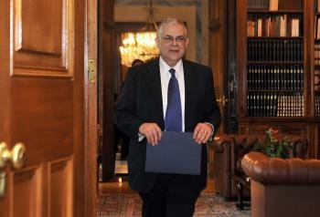 El primer ministro heleno, Lukás Papadimos (Foto: EFE)
