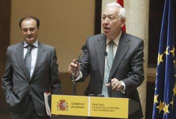 El ministro de Asuntos Exteriores, José Manuel García-Margallo, durante la rueda de prensa que ha ofrecido hoy tras reunirse con el embajador argentino en España, Carlos Bettini (Foto: EFE)
