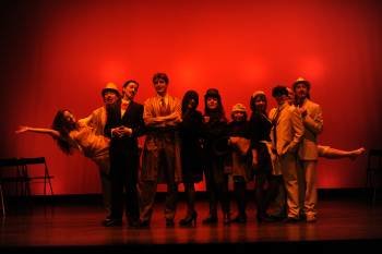 Un momento de la representación 'Noche de Reyes', en el Teatro Principal.. (Foto: MARTIÑO PINAL)