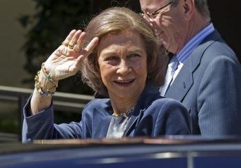 La reina Sofía a su llegada esta mañana al Hospital USP San José de Madrid para visitar al rey Juan Carlos (Foto: EFE)