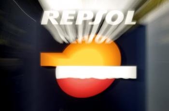 Logotipo de la petrolera española Repsol, hoy, lunes 16 de abril de 2012 (Foto: EFE)