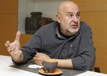  El escritor, músico y director de cine Antón Reixa.