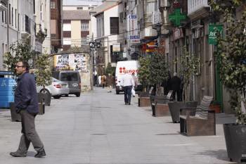 La calle Lisa ya fue dotada hace varios años de mobiliario con el objetivo de ser peatonal. (Foto: MARCOS ATRIO)