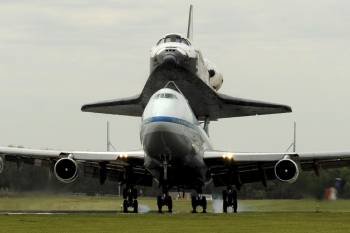 El Discovery aterrizó en el aeropuerto Internacional Dulles. (Foto: M. REYNOLDS)