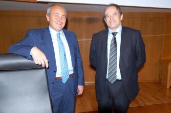 Gómez Fraiz, decano de Económicas, y José Celada, del Sabadell.