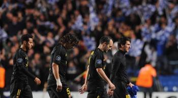 Iniesta, junto a Pedro, Puyol y Messi el miércoles en Londres después de perder ante el Chelsea. (Foto: ANDY RAIN)