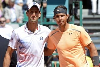 El español Rafael Nadal (d) posa junto al serbio Novak Djokovic (Foto: EFE)