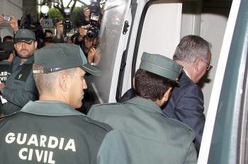 Antonio Fernández llevado a prisión por orden de la juez. (Foto: EDUARDO ABAD)