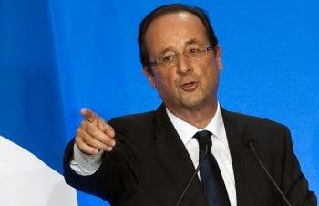 El candidato socialista a la presidencia francesa Francois Hollande se dirige a los asistentes a un acto electoral celebrado en París.