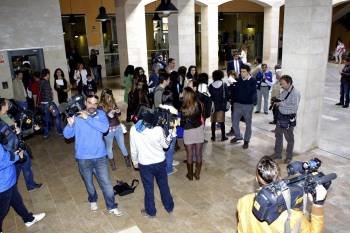 Numerosos periodistas se dieron cita en la sede de los juzgados de Palma. (Foto: MONSERRAT T. DÍEZ)