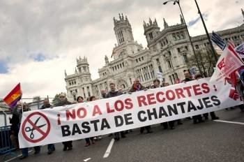 Miles de personas salieron a las calles en Madrid para protestar por los recortes. (Foto: PIERGIOVANNI)