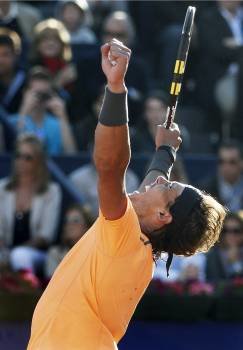 Nadal celebra una nueva victoria en el Godó. (Foto: A. DALMAU)