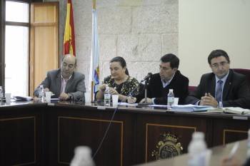 Emilio Carballeda, Pilar Caride, Martín Nogueira y Marnotes, durante una sesión plenaria. (Foto: MARTIÑO PINAL)