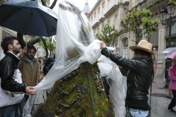 La lluvia amenazó la Festa dos Maios del jueves en la ciudad. (Foto: JOSÉ PAZ)