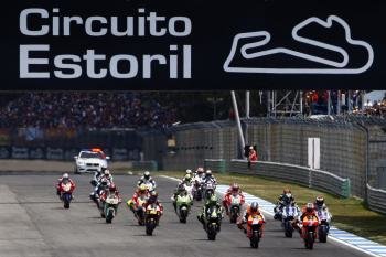Imagen de la salida de la carrera de MotoGP del Gran Premio de Motociclismo de Portugal que se disputó en el circuito de Estoril  (Foto: EFE)