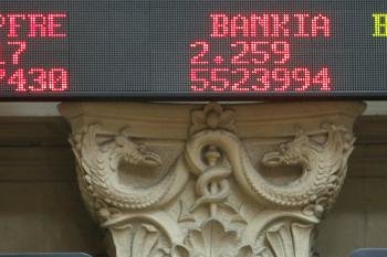 Panel que muestra la cotización de Bankia, uno de los valores del IBEX 35, y el que más baja en la sesión de hoy, 8 de mayo de 2012 (Foto: EFE)