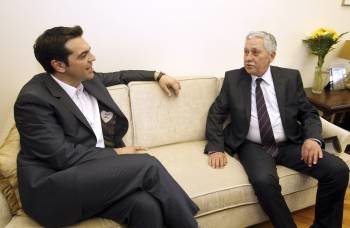 El líder de Syriza, Alexis Tsipras, se reúne con el líder de Izquierda Democrática, Fotis Kuvelis. (Foto: PANTELIS SAITAS)