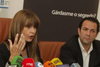 Carmen Pardo y Santiago Bacariza Cortiñas, durante la rueda de prensa en la delegación de la Xunta. (Foto: MIGUEL ÁNGEL)