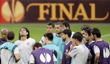 Los jugadores del Atlético de Madrid, durante el entrenamiento previo a la final. (Foto: TOLGA BOZOGLU)