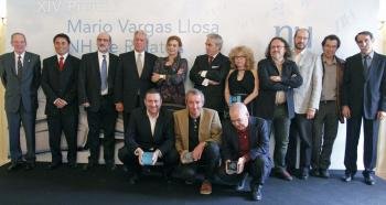  Foto de familia de la ceremonia de entrega de los XIV Premios Mario Vargas Llosa NH de relatos, celebrada hoy en Madrid. EFE/ VICTOR LERENA
