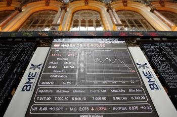 Imagen del panel de cotizaciones del principal indicador de la Bolsa de Madrid, el IBEX 35  (Foto: EFE)