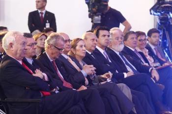 Representantes del Gobierno, entre ellos García Margallo, Gallardón, Morenés, Jorge Fernández, Ana Pastor,  José Ignacio Wert, Soria y Arias Cañete, en Oporto. (Foto: J.V. LANDIN)